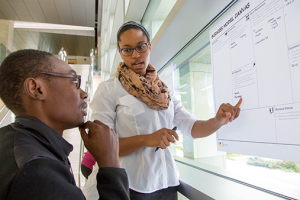 20171111_PA_IMC_390 UWM students discuss their Business Model Canvas for a new startup (11-11-17)